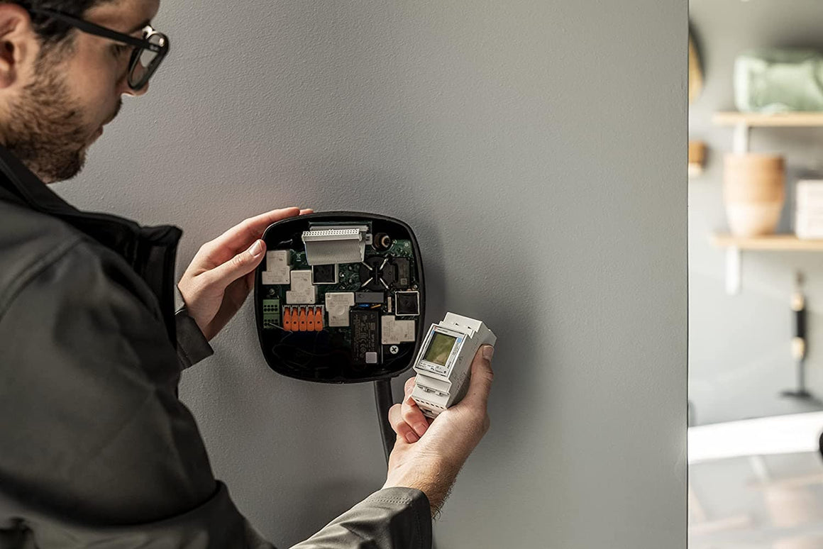 Wallbox Pulsar Plus 22kW + POWER BOOST + Kábel tartó – Fehér - 7m