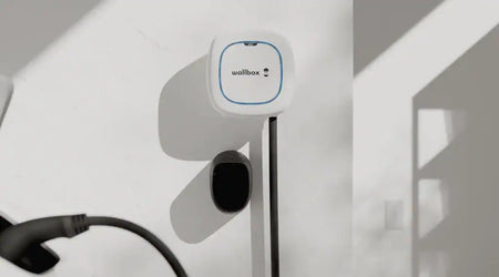 Wallbox Pulsar Max 7,4 kW fali töltő – fehér, 5 m Type 2 kábellel
